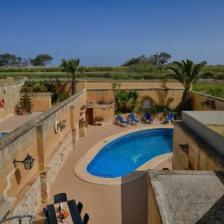 Razzett Tat-twil Farmhouse * Għarb