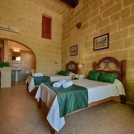Razzett Tat-twil Farmhouse * Għarb