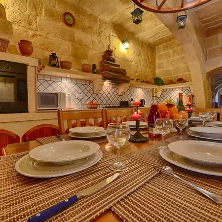 Razzett Tat-twil Farmhouse * Għarb