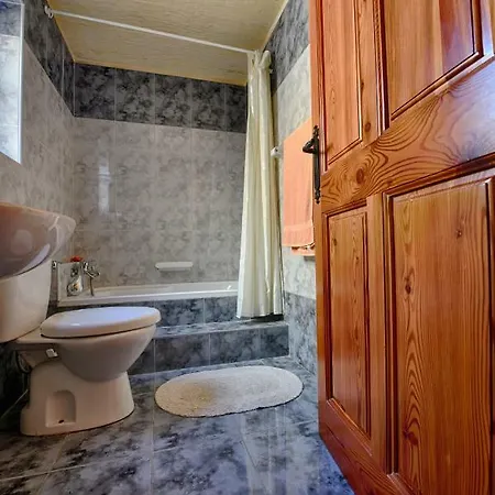 Razzett Tat-twil Farmhouse Għarb