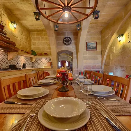 Razzett Tat-twil Farmhouse Għarb